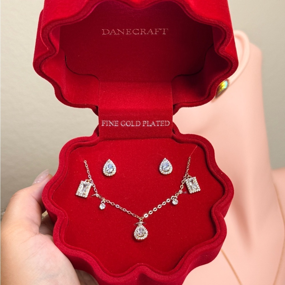 Fine Gold Plated Silver Earrings and Necklace Set - Picture 8 of 11